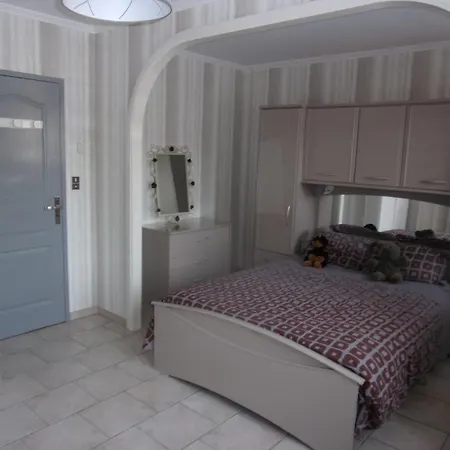 Promotion Sur La Dernière Semaine D'août En Occitanie - Avec Piscine Privée Villa Beaucaire (Gard)