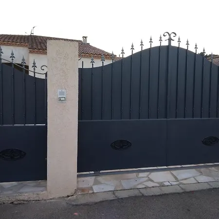 Promotion Sur La Dernière Semaine D'août En Occitanie - Avec Piscine Privée * Beaucaire (Gard)