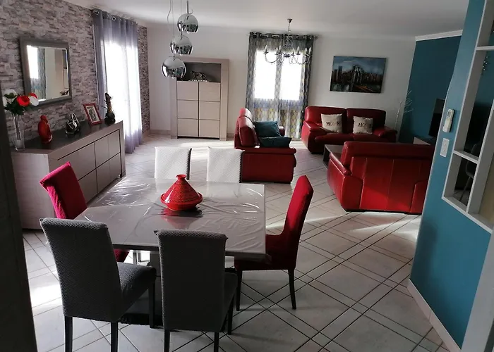 Familiale Avec Piscine Privee Ideale Pour Et Tourisme En Occitanie * Beaucaire (Gard)